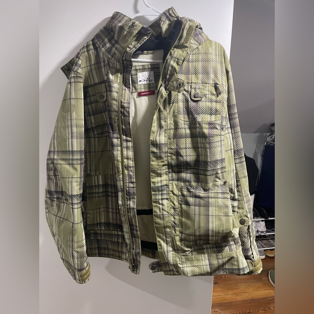 Green Oakley ski jacket